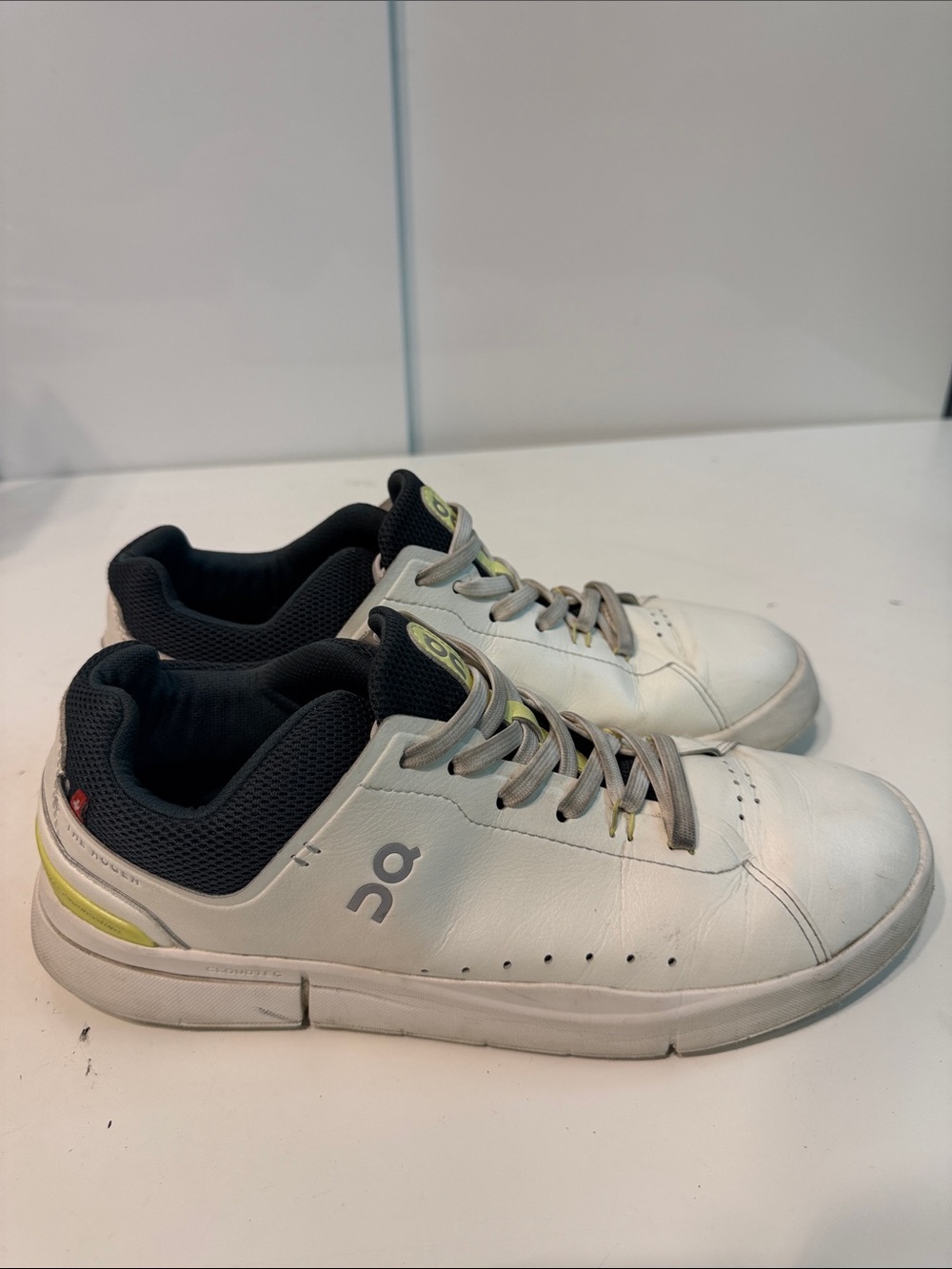 Used On Cloud Low-Top Leather Sneakers in White men’s 8.5 - Picture 1 of 7
